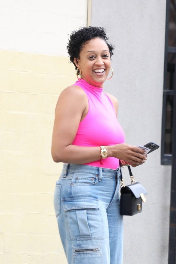 Tia Mowry - Out for a lunch at Good Earth Restaurant in Studio City