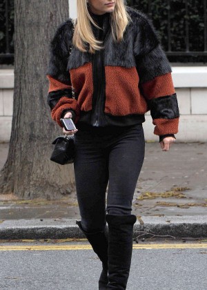 Tiffany Watson - Filming on the fashionable Kings Road in Chelsea