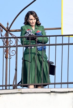 Tina Fey - Filming 'A Haunting in Venice' in Venice