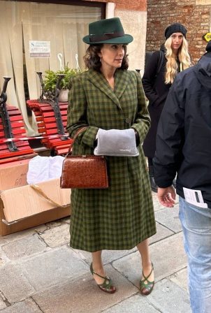 Tina Fey - On the set of ‘A Haunting in Venice’ in Venice