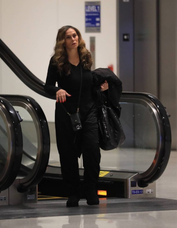 Tina Knowles - Spotted at LAX in Los Angeles
