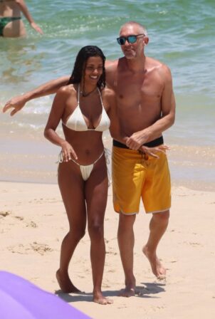 Tina Kunakey - With Vincent Cassel - Enjoy a beach day in Rio de Janeiro
