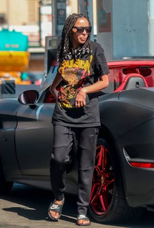 Tinashe - Out in Beverly Hills