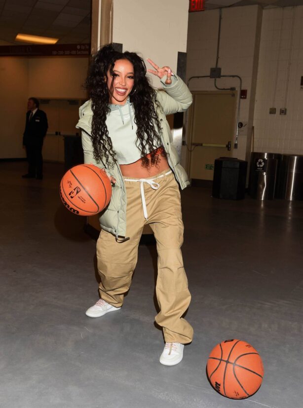 Tinashe - Seen at San Antonio Spurs v New York Knicks Basketball Game in New York
