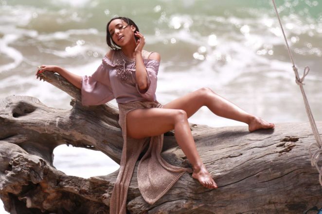 Tinashe - Shooting a music video in Malibu