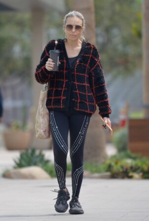 Tish Cyrus - Grabbing coffee in yoga leggings in Los Angeles