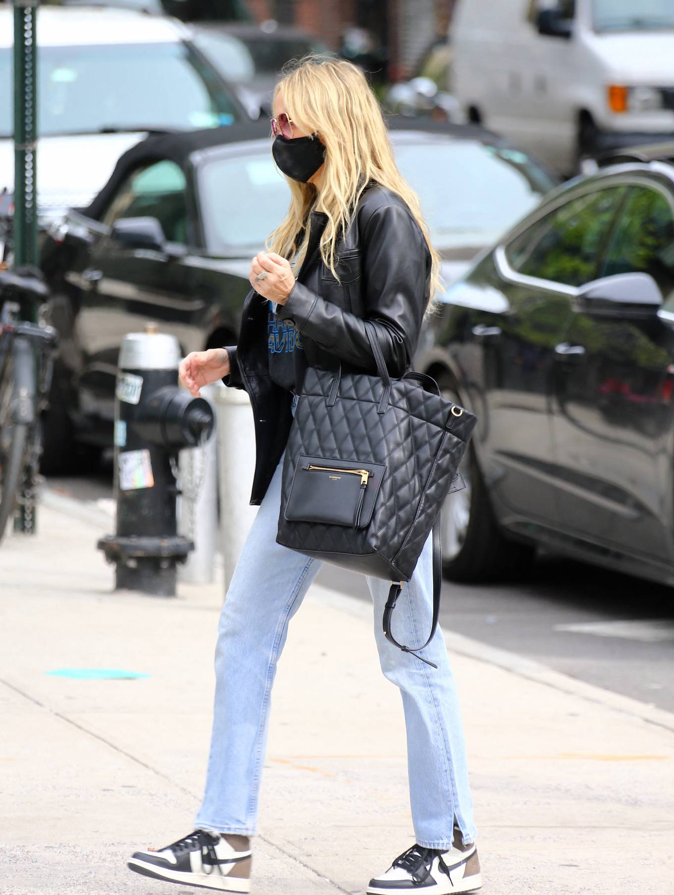 Tish Cyrus - Is walking with a friend in Soho-04 | GotCeleb