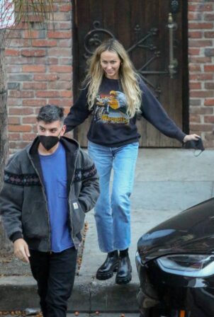 Tish Cyrus - Seen out in Hollywod