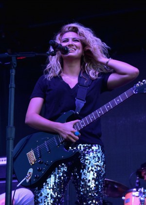 Tori Kelly - Performing at the Billboard Hot 100 Music Festival in Wantagh