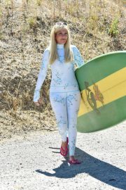 Tori Spelling on her way to a surf lesson in Malibu