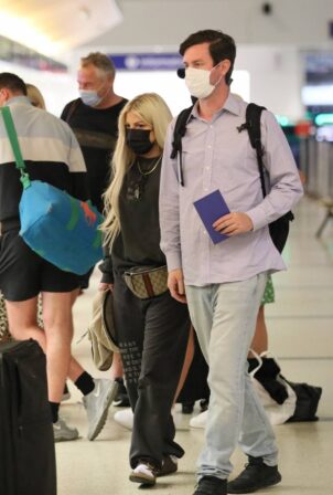 Tori Spelling - Seen flying out of Los Angeles on Sunday