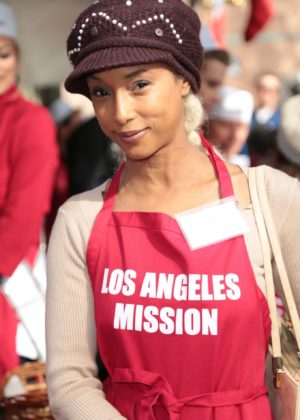 Trina McGee - Los Angeles Mission Serves Christmas to the Homeless in LA
