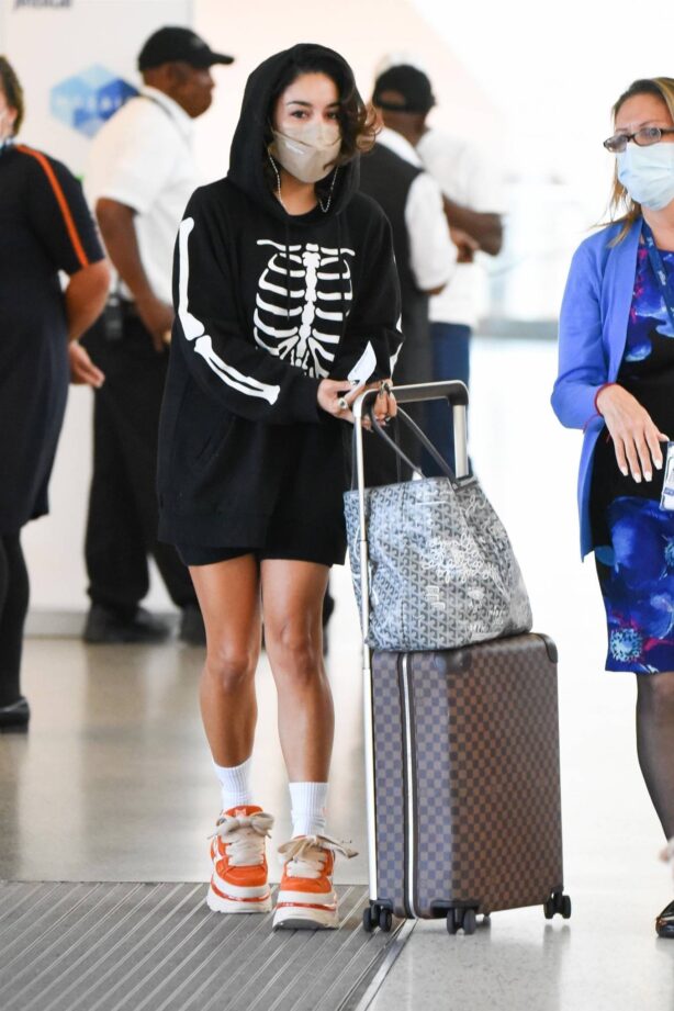 Vanessa Hudgens - Arrives at JFK Airport in New York