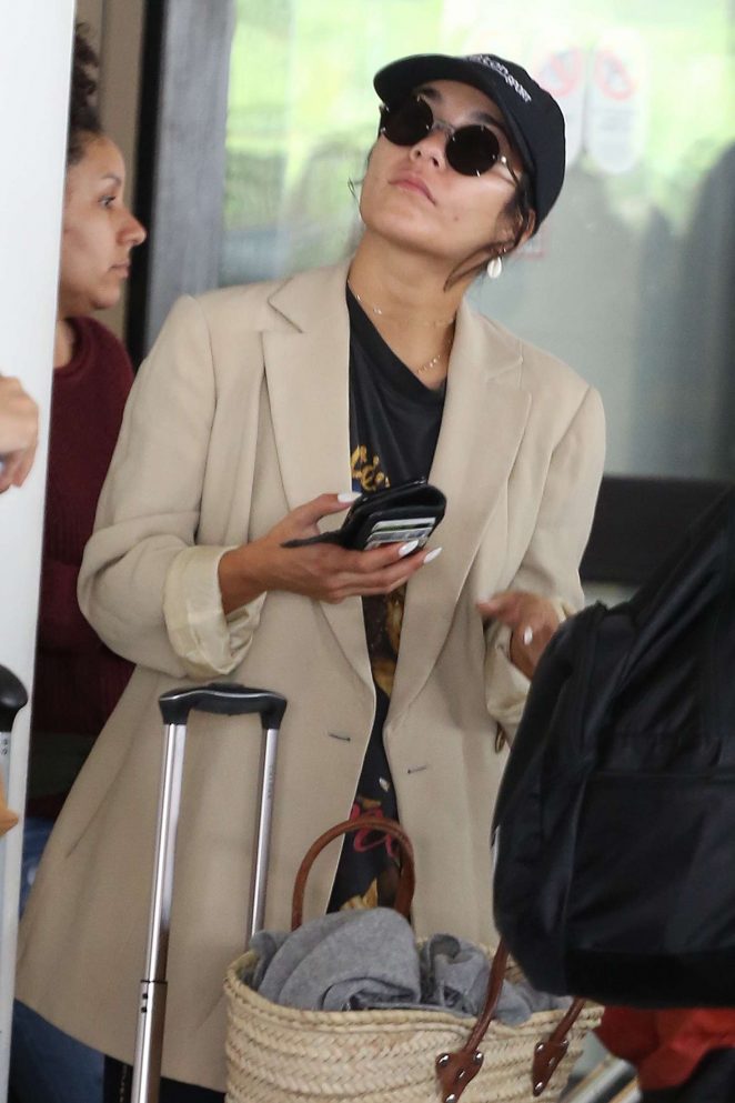 Vanessa Hudgens - Arriving at LAX Airport in Los Angeles