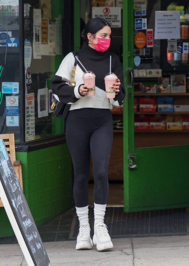 Vanessa Hudgens - Pictured at Earth Organic Juice Bar in Los Angeles
