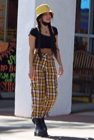 Vanessa Hudgens - Seen at a senior care facility in Los Angeles with her mom