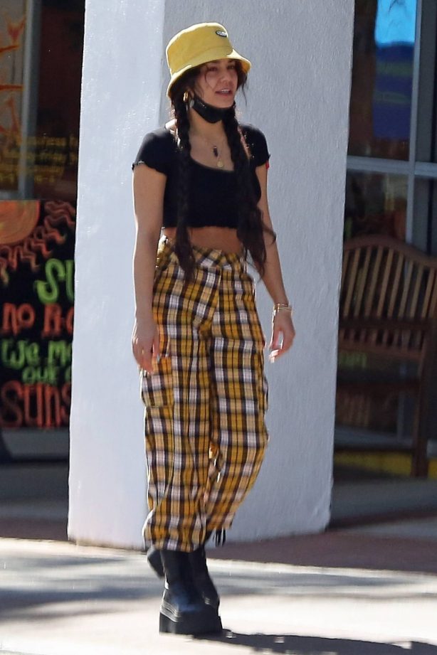Vanessa Hudgens - Seen at a senior care facility in Los Angeles with her mom