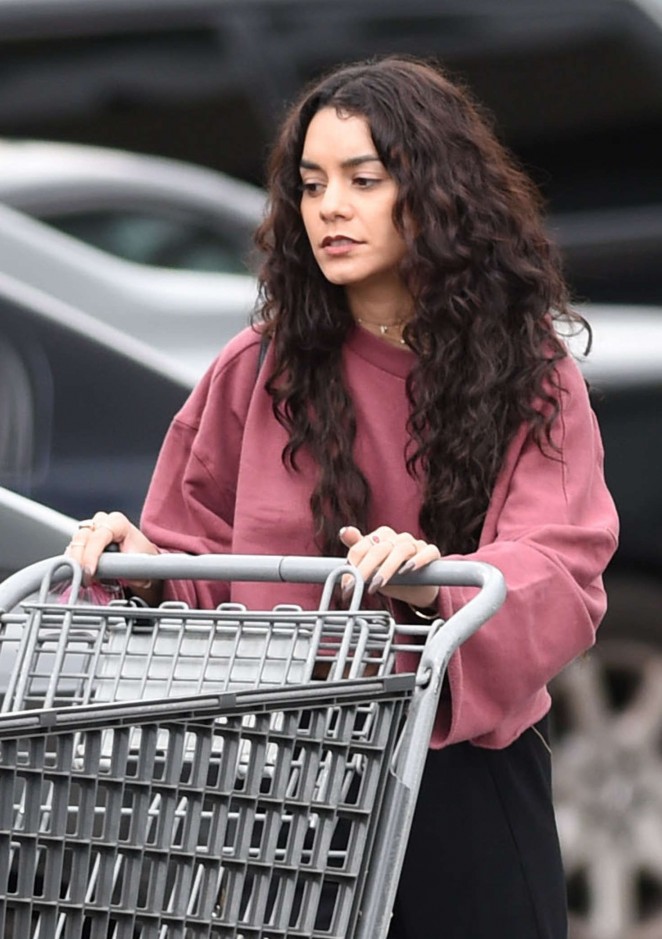 Vanessa Hudgens - Shopping at Bed Bath and Beyond in LA