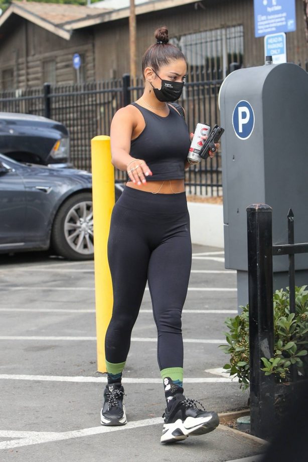 Vanessa Hudgens - Shows off her fit figure in Hollywood