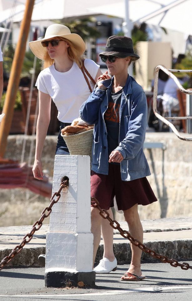 Vanessa Paradis - Seen in the south of France