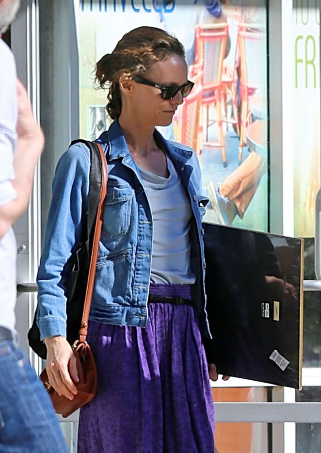 Vanessa Paradis - Shopping at Aaron Brothers in Studio City