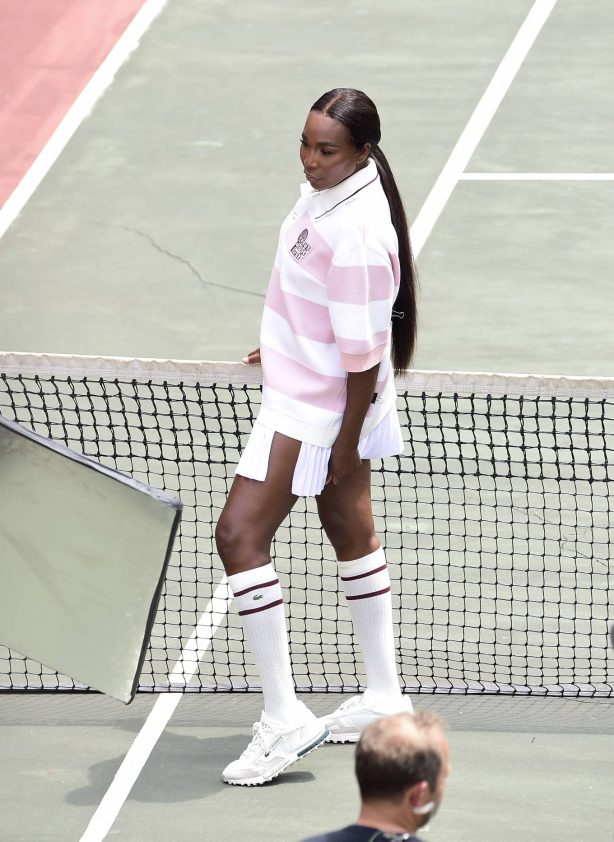 Venus Williams - Photoshoot candids in New York