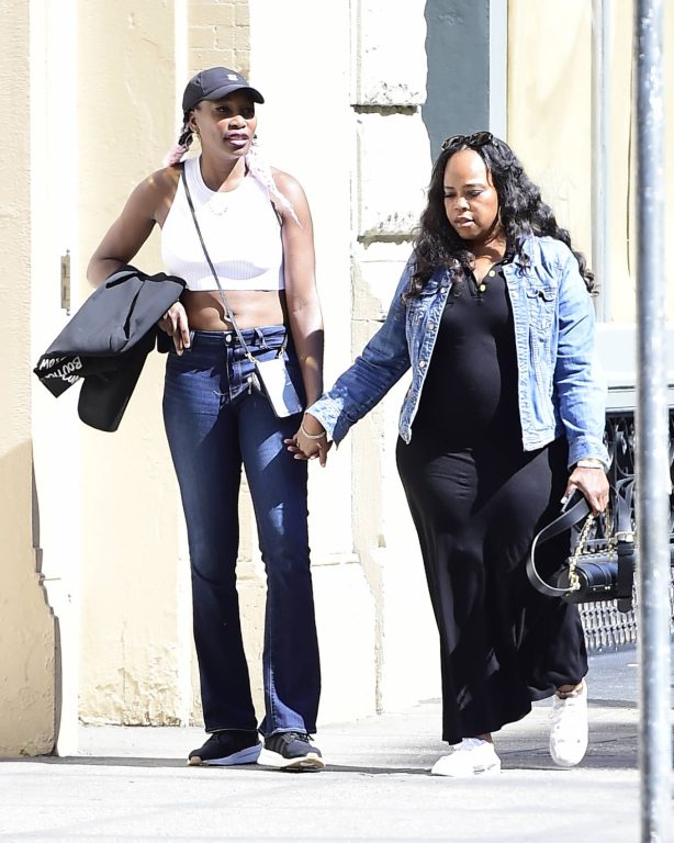 Venus Williams - Spotted with her sister Isha Price in New York