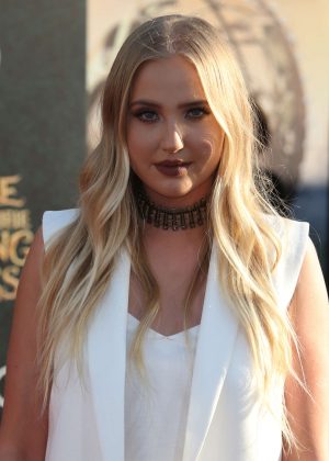 Veronica Dunne - 'Alice Through The Looking Glass' Premiere in Hollywood