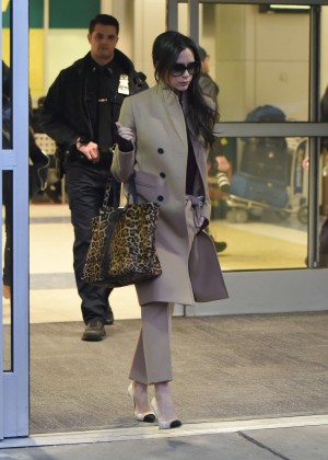 Victoria Beckham - Arriving at JFK Airport in New York