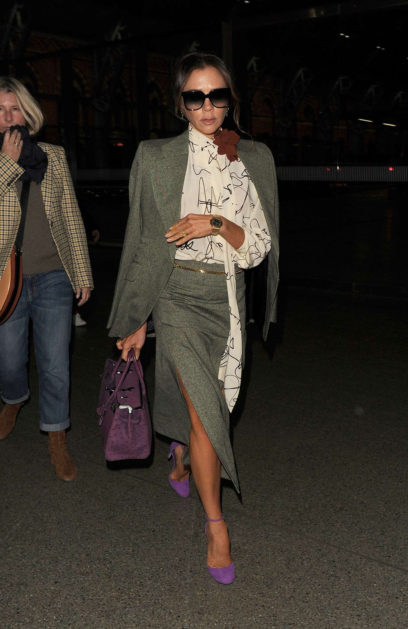 Victoria Beckham - Is seen as arriving back in London -08 | GotCeleb