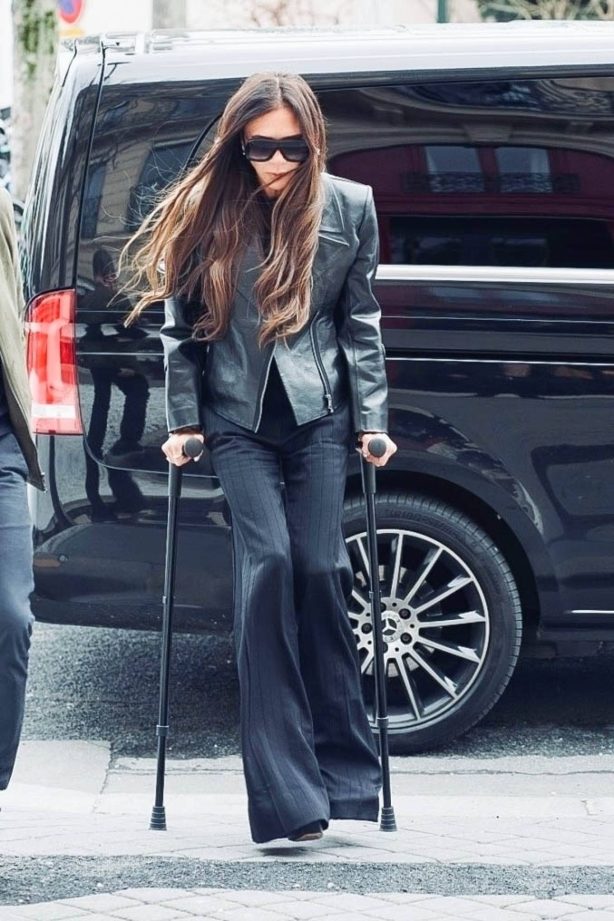 Victoria Beckham - Perseveres on crutches at her hotel during Paris Fashion Week
