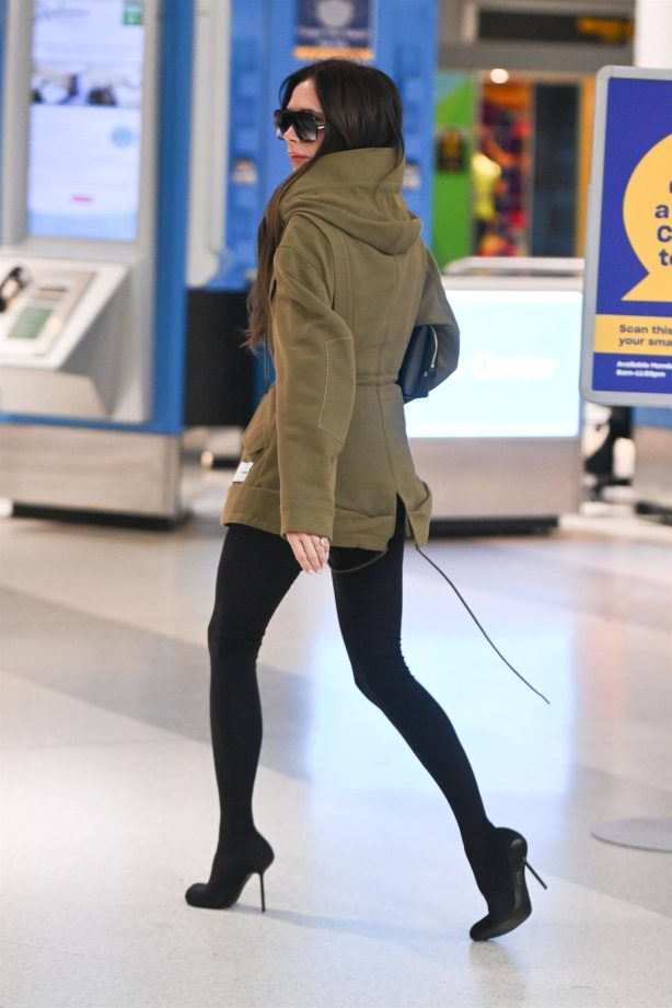 Victoria Beckham - Spotted at JFK airport in New York