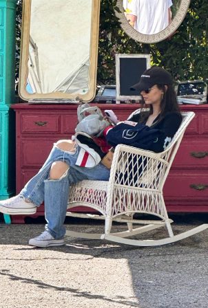 Victoria Justice - Shopping during a Sunday afternoon Flea Market visit in L.A