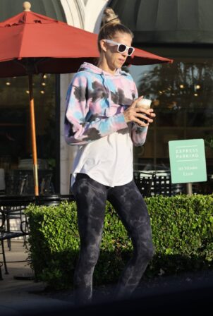 Victoria Prince - Out for a coffee in Calabasas
