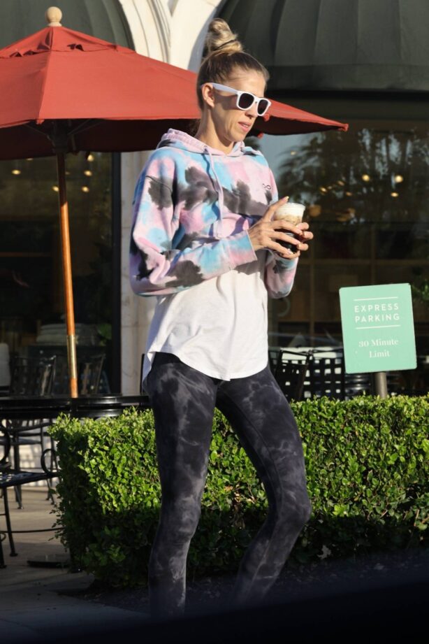 Victoria Prince - Out for a coffee in Calabasas