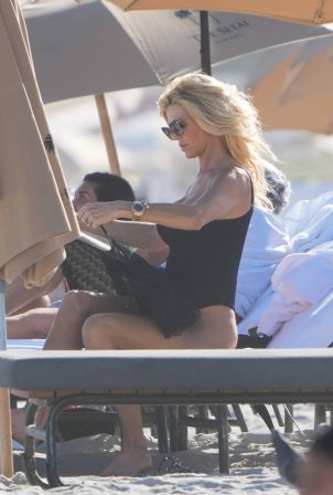 Victoria Silvstedt - Seen on a beach holiday in Miami