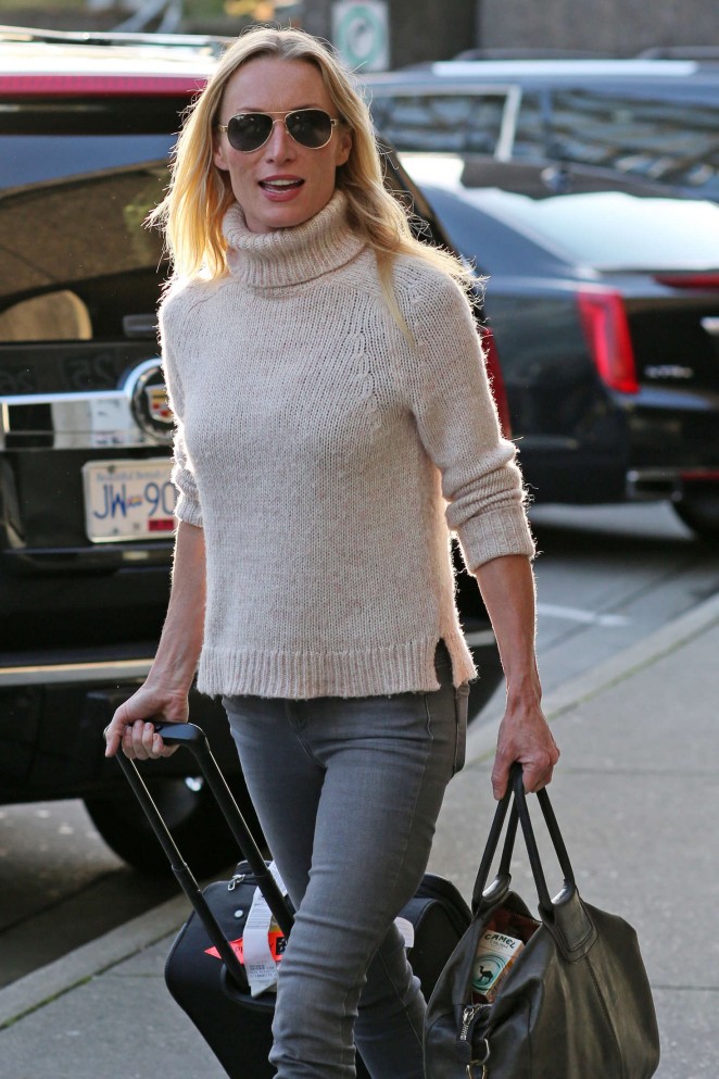 Victoria Smurfit in Skinny Jeans Arrives in Vancouver