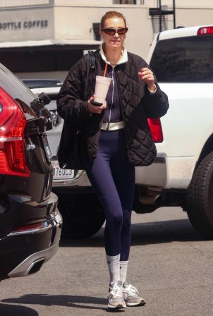 Whitney Port - Grab some Pinkberry in Studio City
