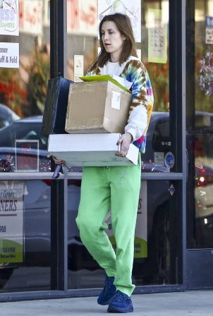 Whitney Port - Pick up a package in Studio City