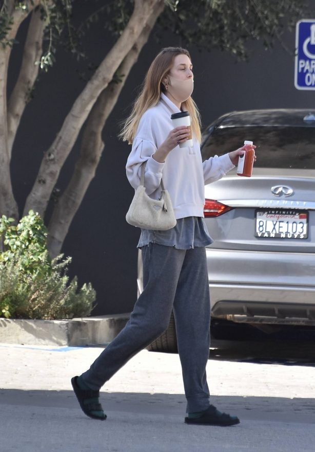 Whitney Port - Seen at local Bakery on Valentine's Day in Studio City