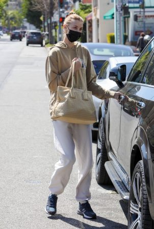 Whitney Port - Spotted after her visit dentist's office in Studio City