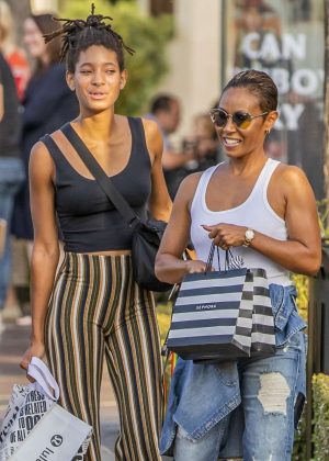 Willow Smith and Jada Pinkett - Shopping in Calabasas