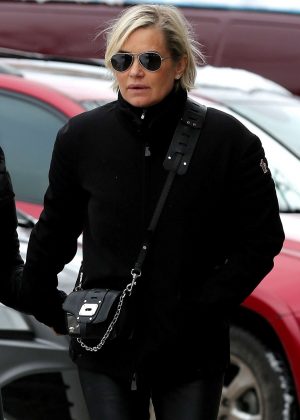 Yolanda Hadid out for lunch in Aspen