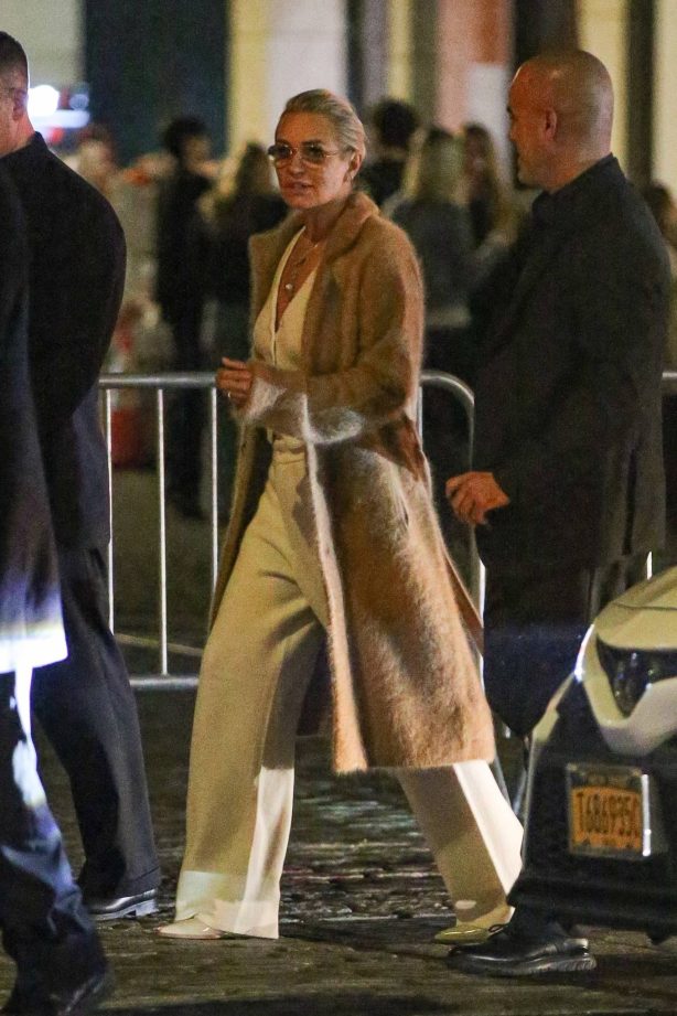 Yolanda Hadid - Spotted with a mystery man in New York
