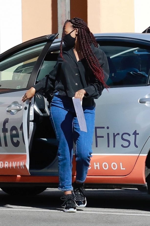 Zahara Marley Jolie-Pitt - Graduates from the driving school in LA
