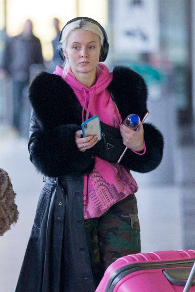 Zara Larsson - Arrives at the Tegel Airport in Berlin