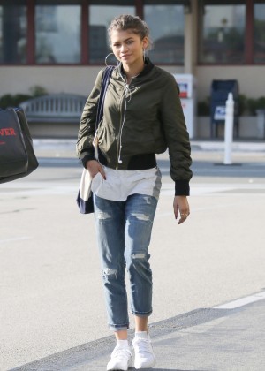 Zendaya in Ripped Jeans at Burbank Airport in LA