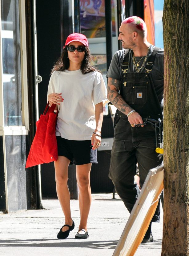 Zoe Kravitz - Dining out in New York