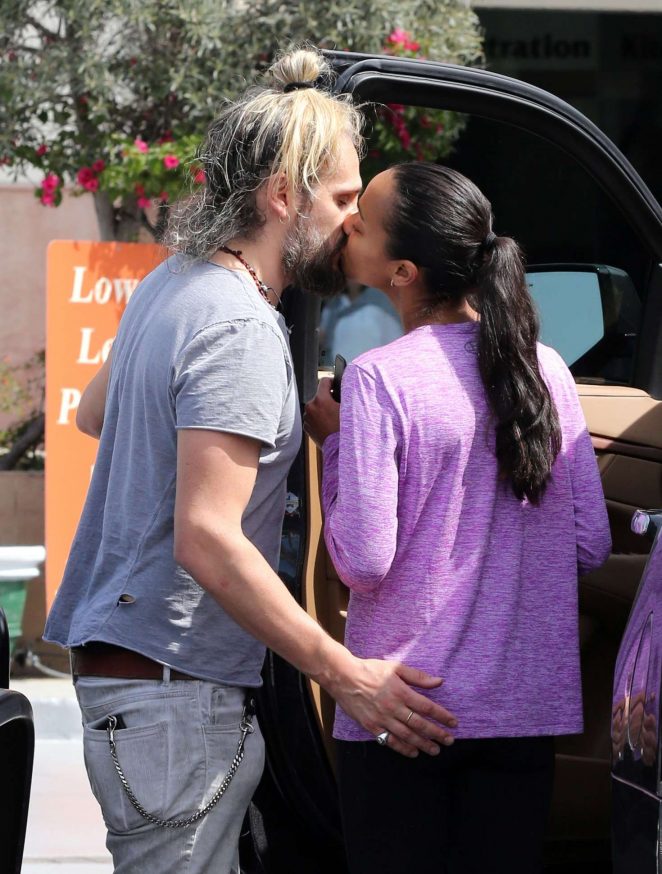 Zoe Saldana kiss her husband Marco Perego in Los Angeles