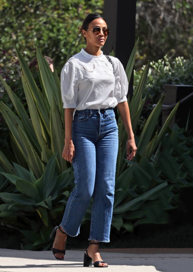 Zoe Saldana - On a lunch with friends at 'The Honor Bar' in Montecito